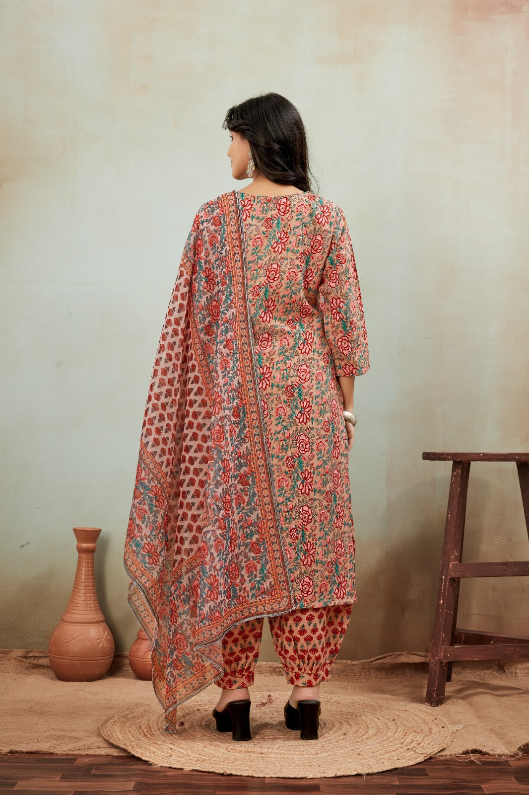 Kaairra Kurta Set With Dupatta