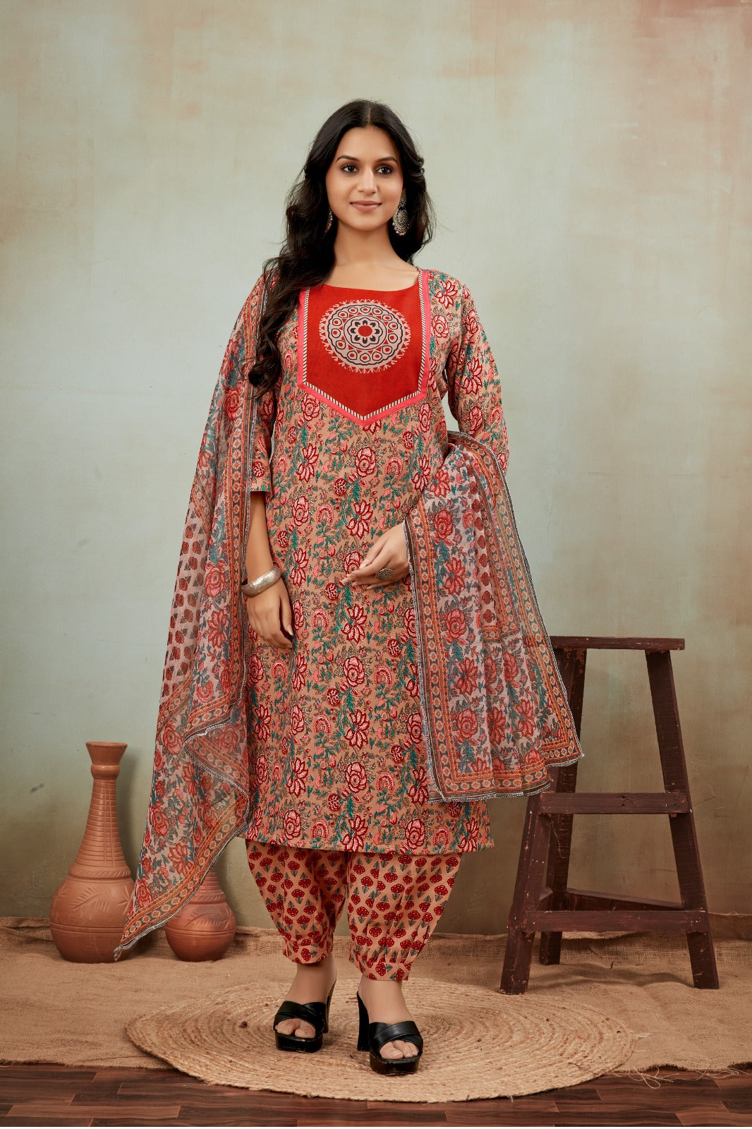 Kaairra Kurta Set With Dupatta